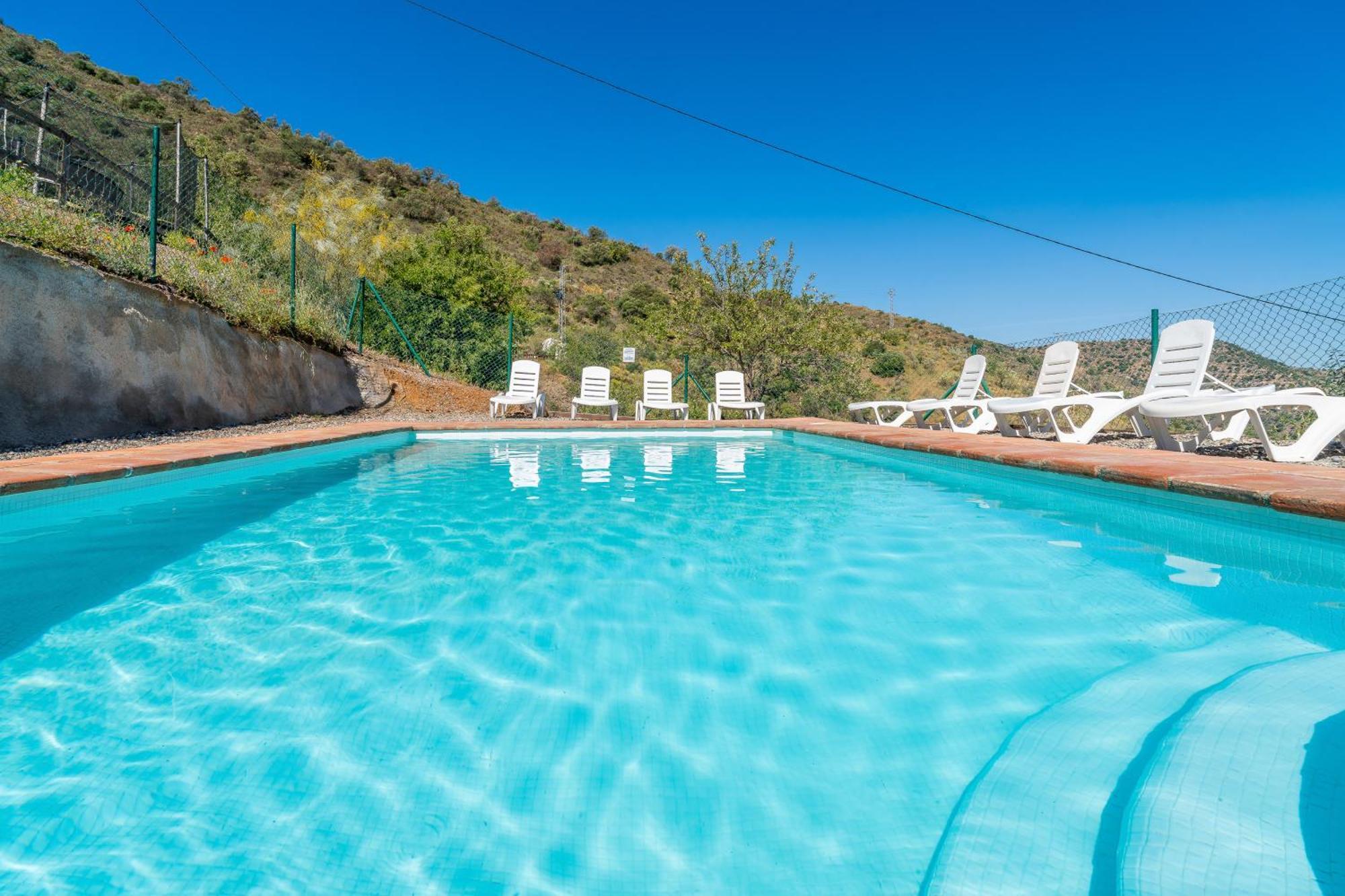 Complejo Rural El Mirador Guest House Малага Екстериор снимка